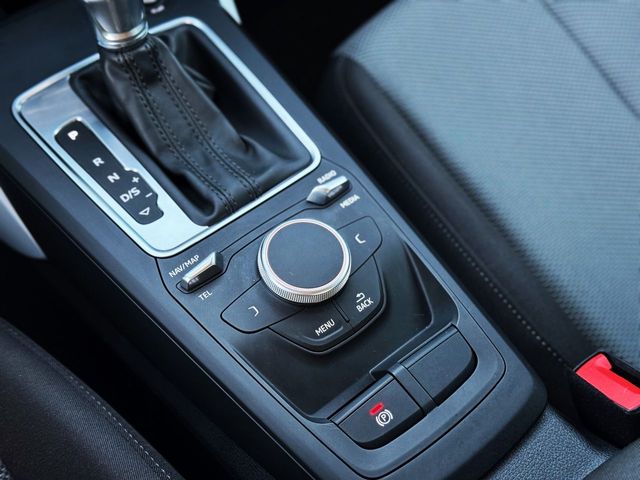 Audi Q2 DESIGN 35 TFSI S TRONIC con LEVAS, CONTROL DE VELOCIDAD...