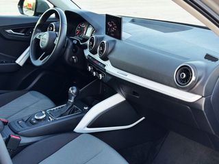 Audi Q2 DESIGN 35 TFSI S TRONIC con LEVAS, CONTROL DE VELOCIDAD...