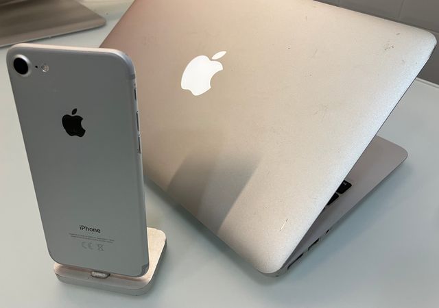 iPhone con BATERÍA NUEVA al 93% + MacBook Air i5  