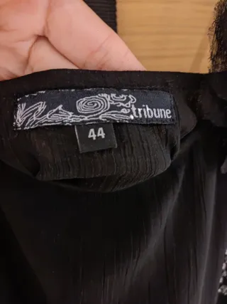 Vestido de fiesta negro con pedrería