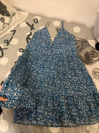 Vestido azul con vuelo