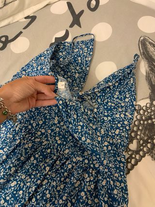 Vestido azul con vuelo