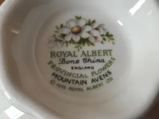 Taza y plato Royal Albert flores