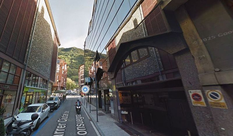 Commercial premises for sale in Andorra la Vella · 2 of 4