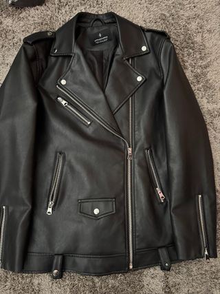 Cazadora efecto piel Stradivarius negra