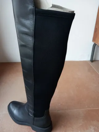 Stivali alti in pelle neri