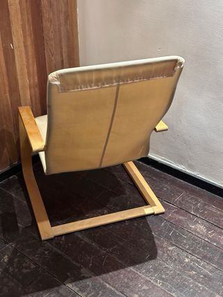 Sillón relax de madera con funda beige