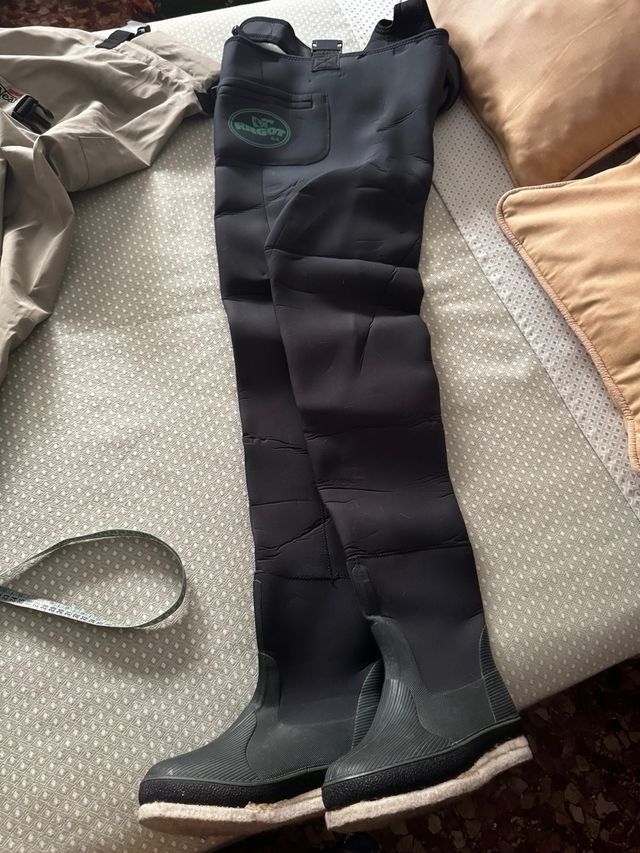 Vadeador de pesca negro