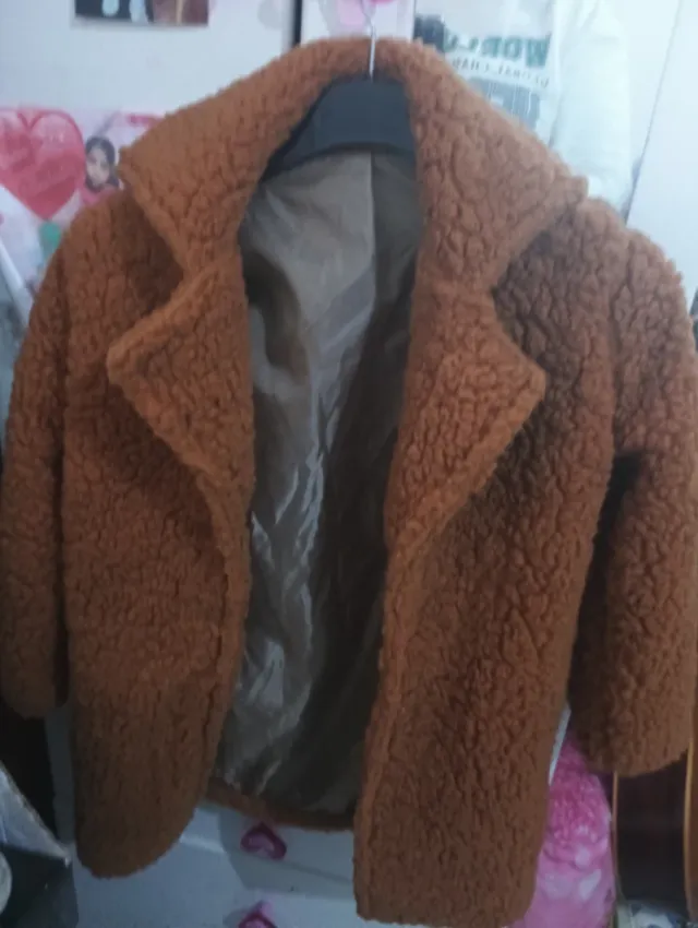 Abrigo marrón de borreguito