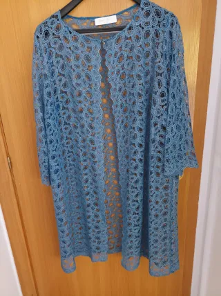 Vestido fiesta azul con chaqueta encaje