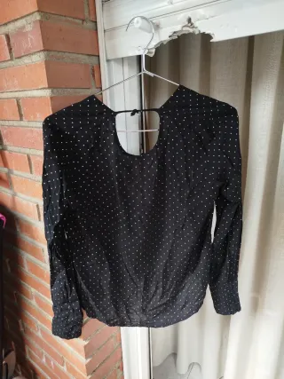 Blusa Stradivarius lunares talla S