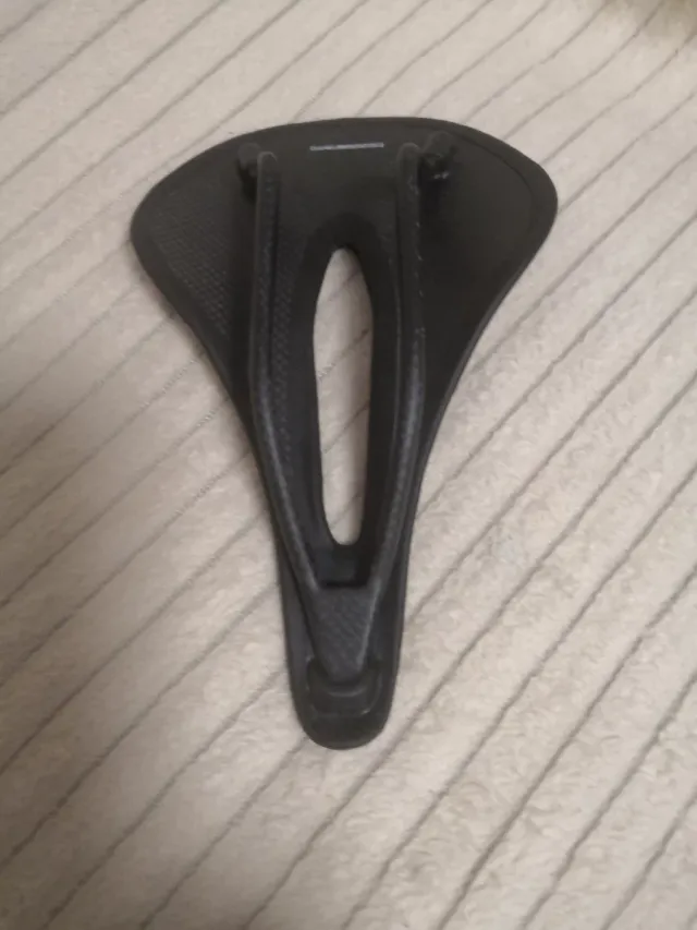 Sillín de carbono para bicicleta