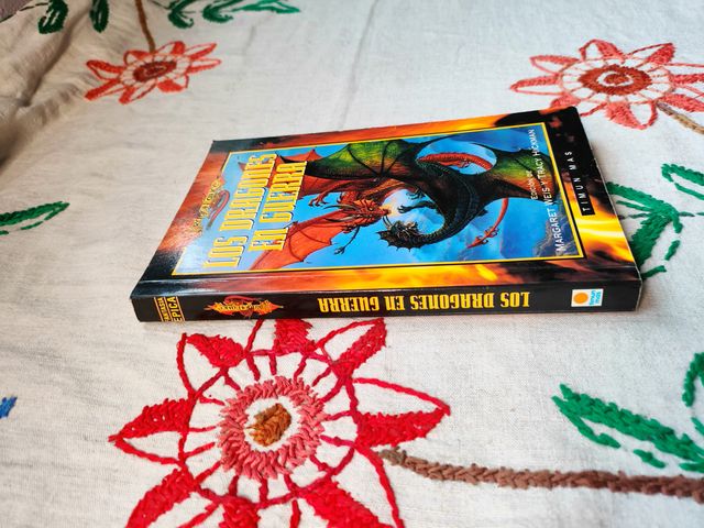 Los Dragones en guerra. Dragonlance. Timun Mas.