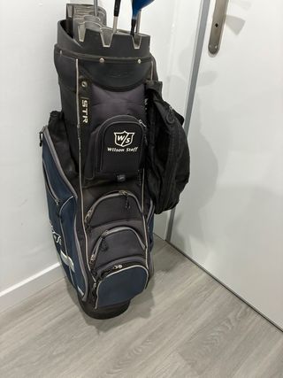 Bolsa de golf Wilson Staff con palos