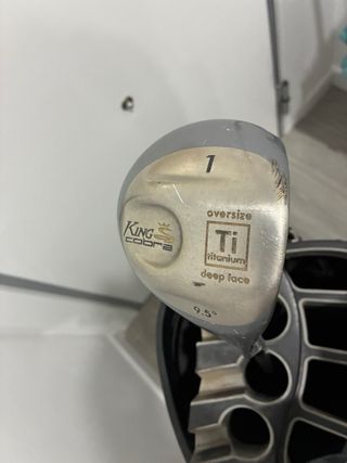 Bolsa de golf Wilson Staff con palos