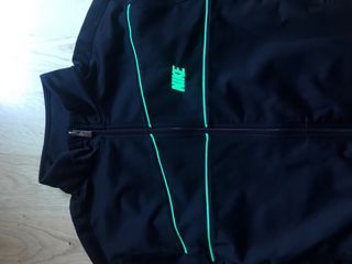 Sudadera Nike Negra con Detalles Verdes