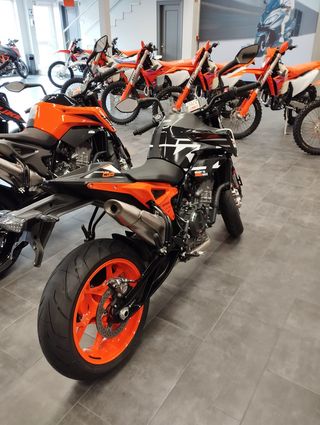 KTM duke 890 GP