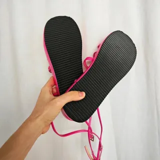 Sandalias cruzadas extraligeras