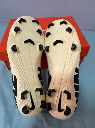 Botas de fútbol niño Talla 33 Nike Mercurial