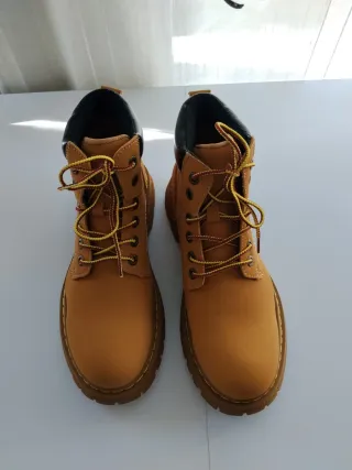 Botas Timberland Hombre Talla 43 violeta Madrid.