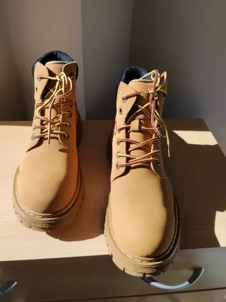 Botas Timberland Hombre Talla 43 violeta Madrid.