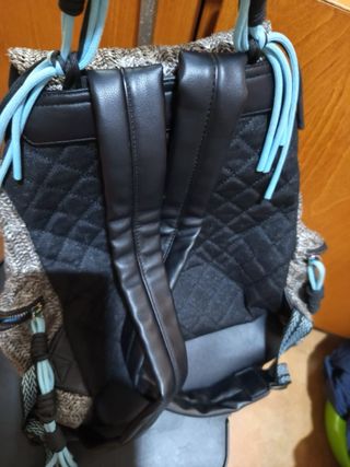 Mochila Desigual LOVE gris y negra