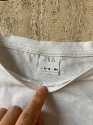 Camiseta blanca tipo cropped - ZARA