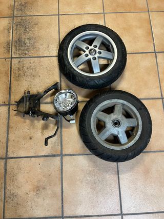 Despiece Vespa LX50: Ruedas y Faro