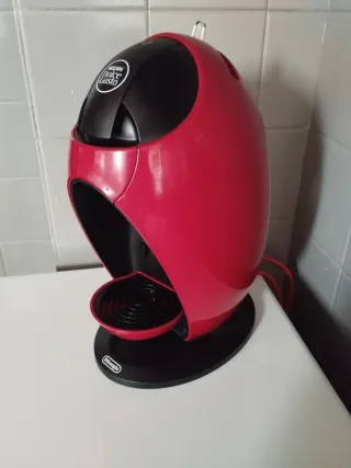 Cafetera Dolce Gusto Roja