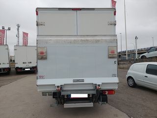 Nissan NT400 Cabstar Trampilla doble rueda 2020