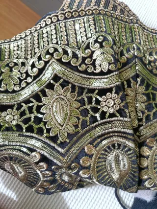 Kimono terciopelo bordado dorado. Marca Meisïe