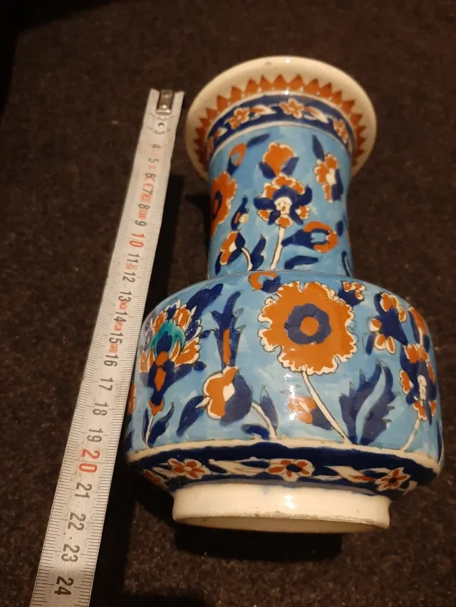 Jarrón antiguo pintado a mano