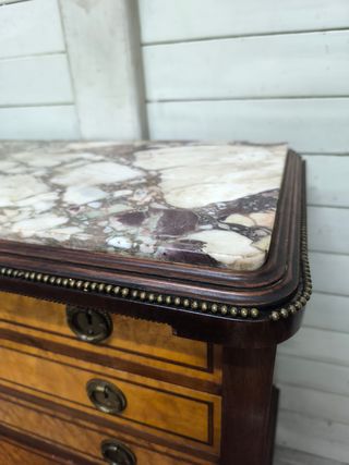 Mueble cajonero antiguo de madera. Calidad