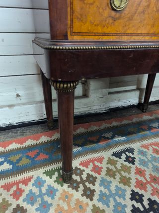 Mueble cajonero antiguo de madera. Calidad