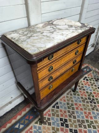 Mueble cajonero antiguo de madera. Calidad