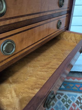 Mueble cajonero antiguo de madera. Calidad