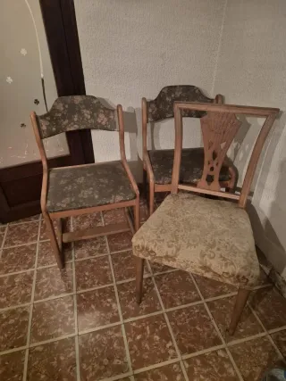 Conjunto de 3 sillas de madera y tela