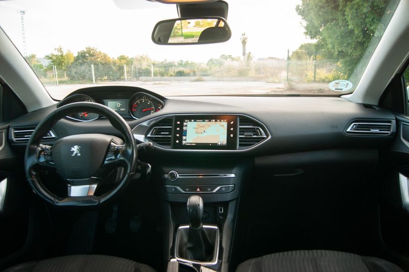 Peugeot 308 1.6 BlueHDi Access 2015, foto 10