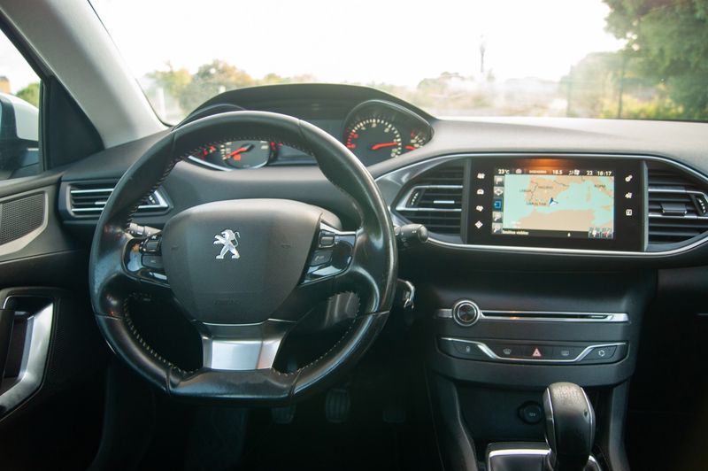 Peugeot 308 1.6 BlueHDi Access 2015, foto 12