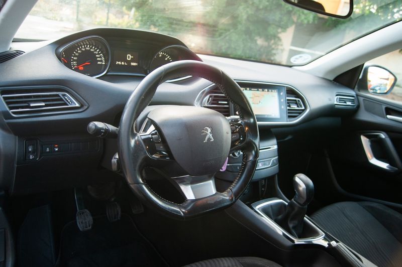 Peugeot 308 1.6 BlueHDi Access 2015, foto 11