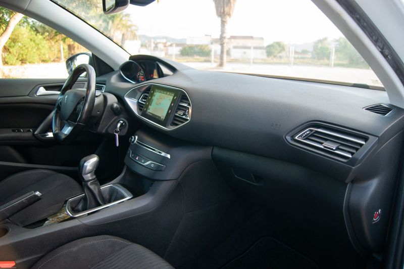 Peugeot 308 1.6 BlueHDi Access 2015, foto 13