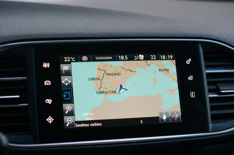 Peugeot 308 1.6 BlueHDi Access 2015, foto 14