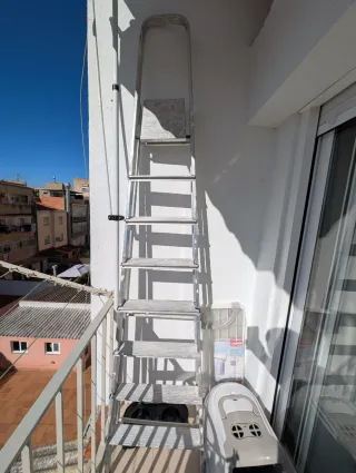Escalera de aluminio 7 peldaños (Altura 252x45)