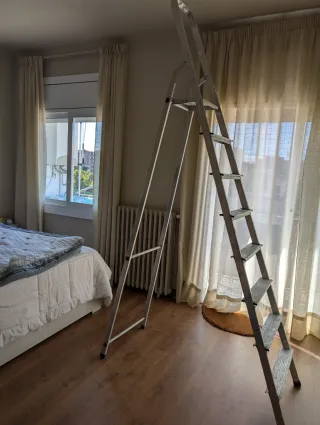 Escalera de aluminio 7 peldaños (Altura 252x45)