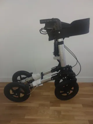 Andador plegable con asiento