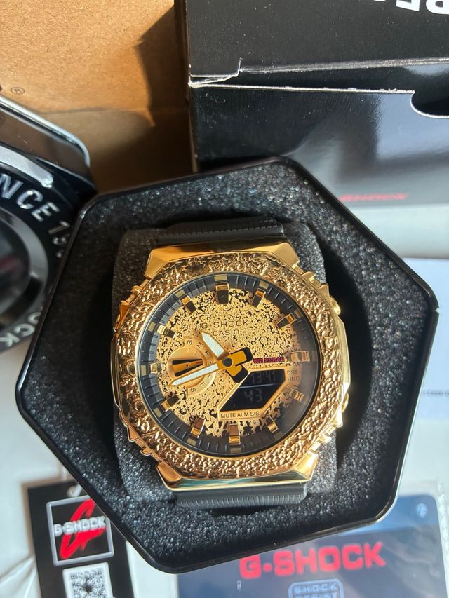 Reloj Casio G-Shock Dorado y Negro