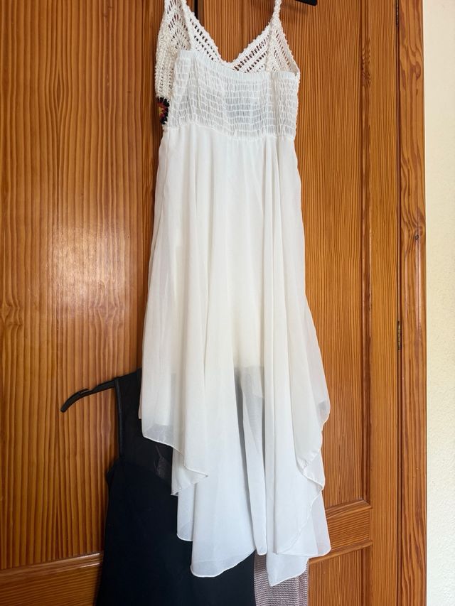 Lote vestidos e un mono