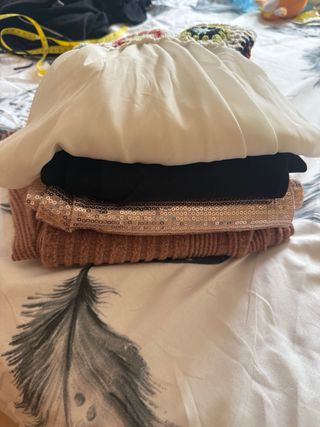 Lote vestidos e un mono