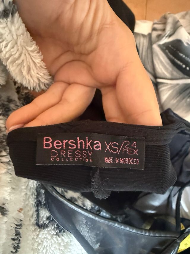 Lote vestidos e un mono