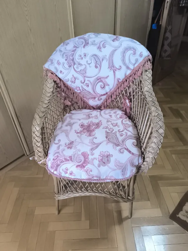 2 Sillas de Mimbre con Cojines